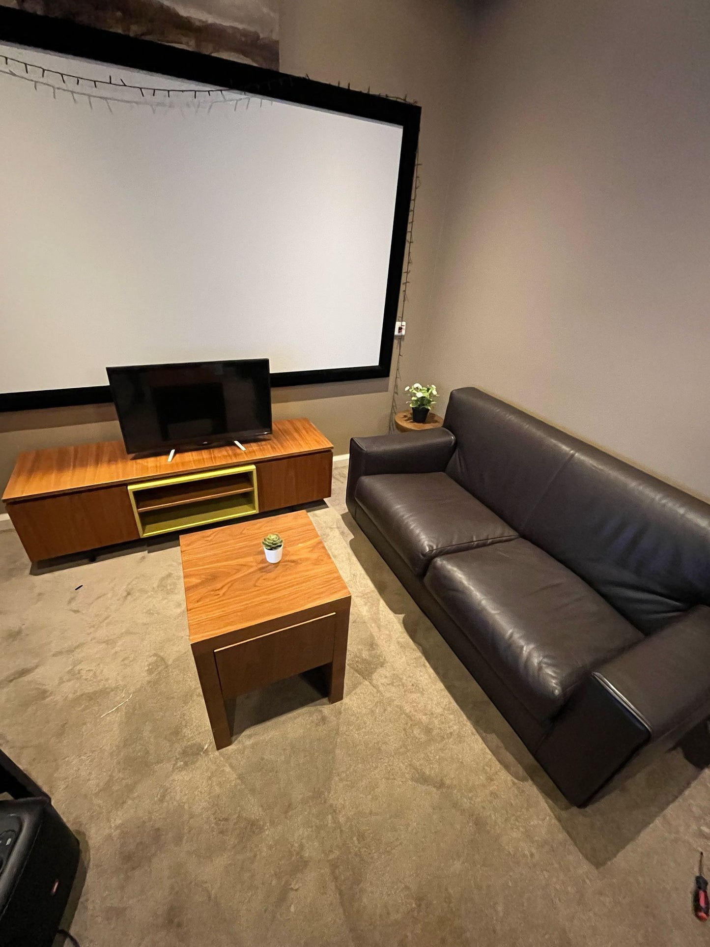 Beautiful living room set !!! Couch , tv unit , coffee table !! FREE DELIVERY!!!