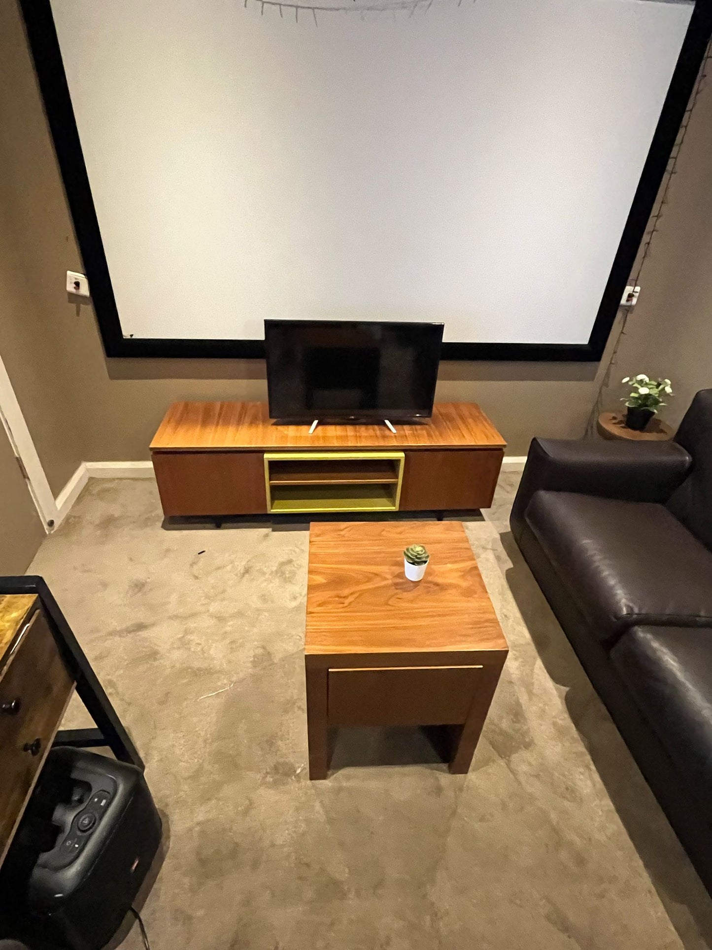 Beautiful living room set !!! Couch , tv unit , coffee table !! FREE DELIVERY!!!