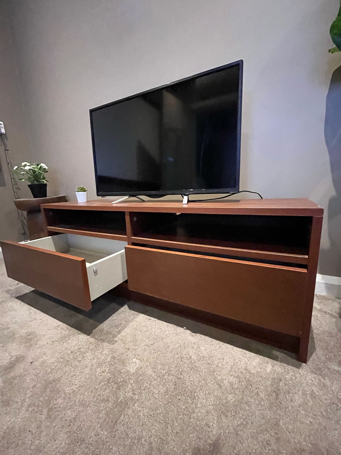 Modern Wooden TV Unit – Minimalist Style FREE DELIVERY !!