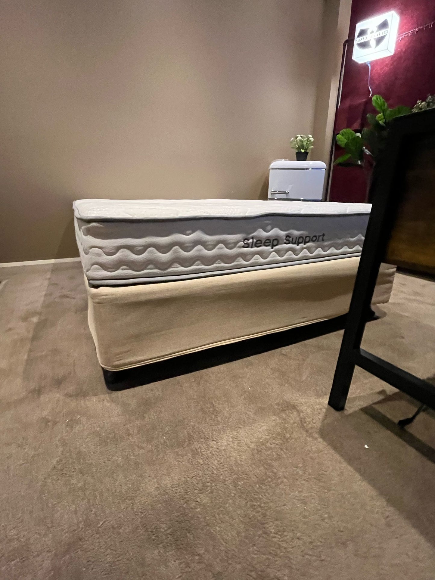 ποΈ Double Size Mattress + Base β Perfect Condition