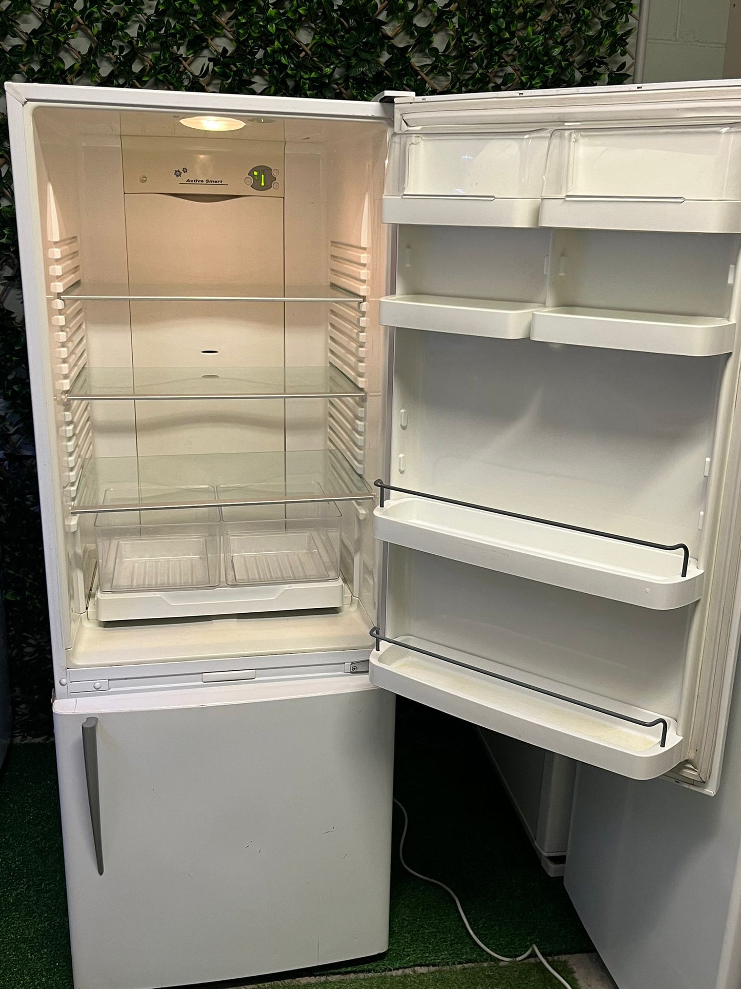 Fisher & Paykel 403L Fridge – Model E402BRE