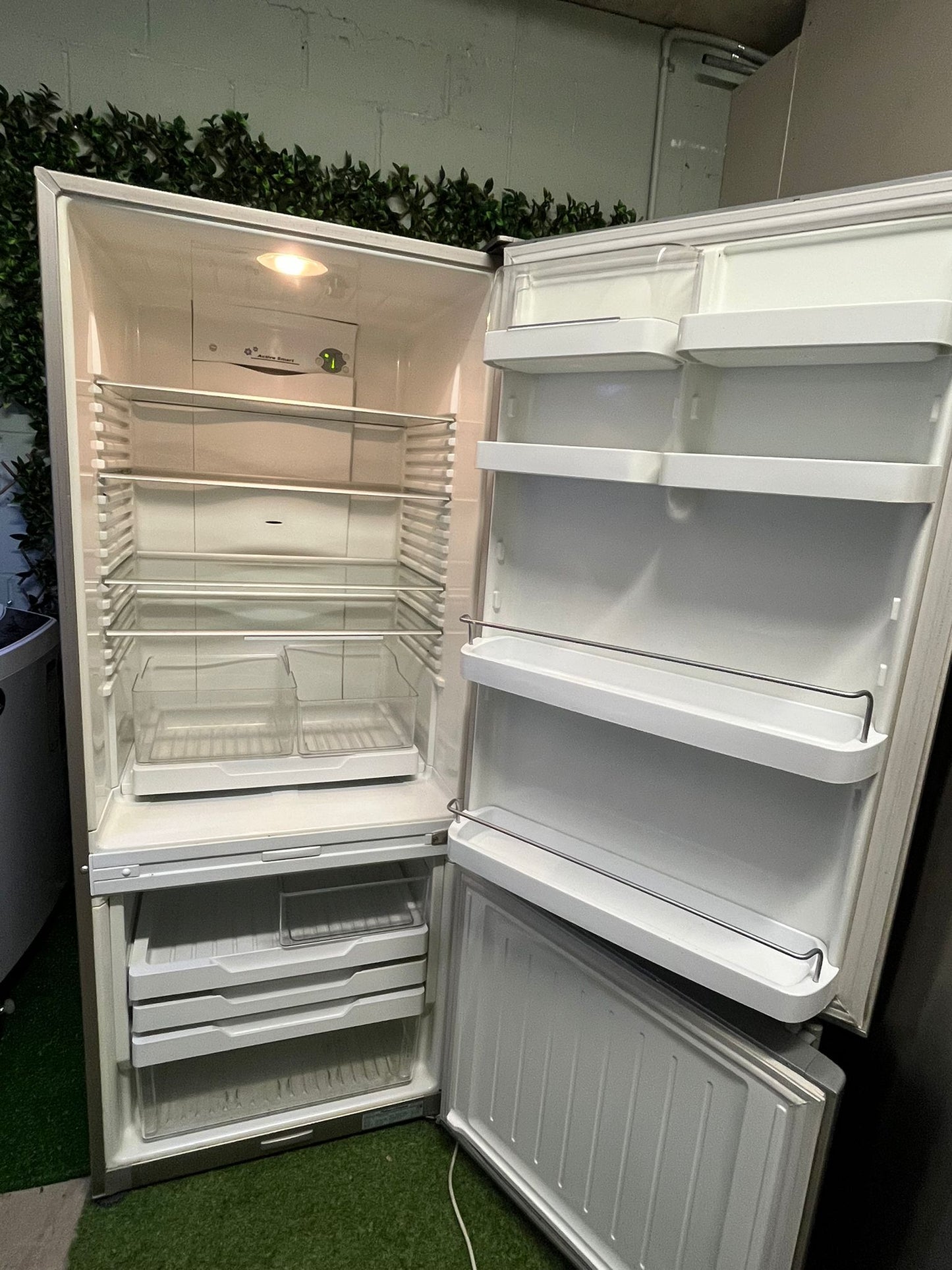 Fisher & Paykel 403L Fridge – Model E402BRE
