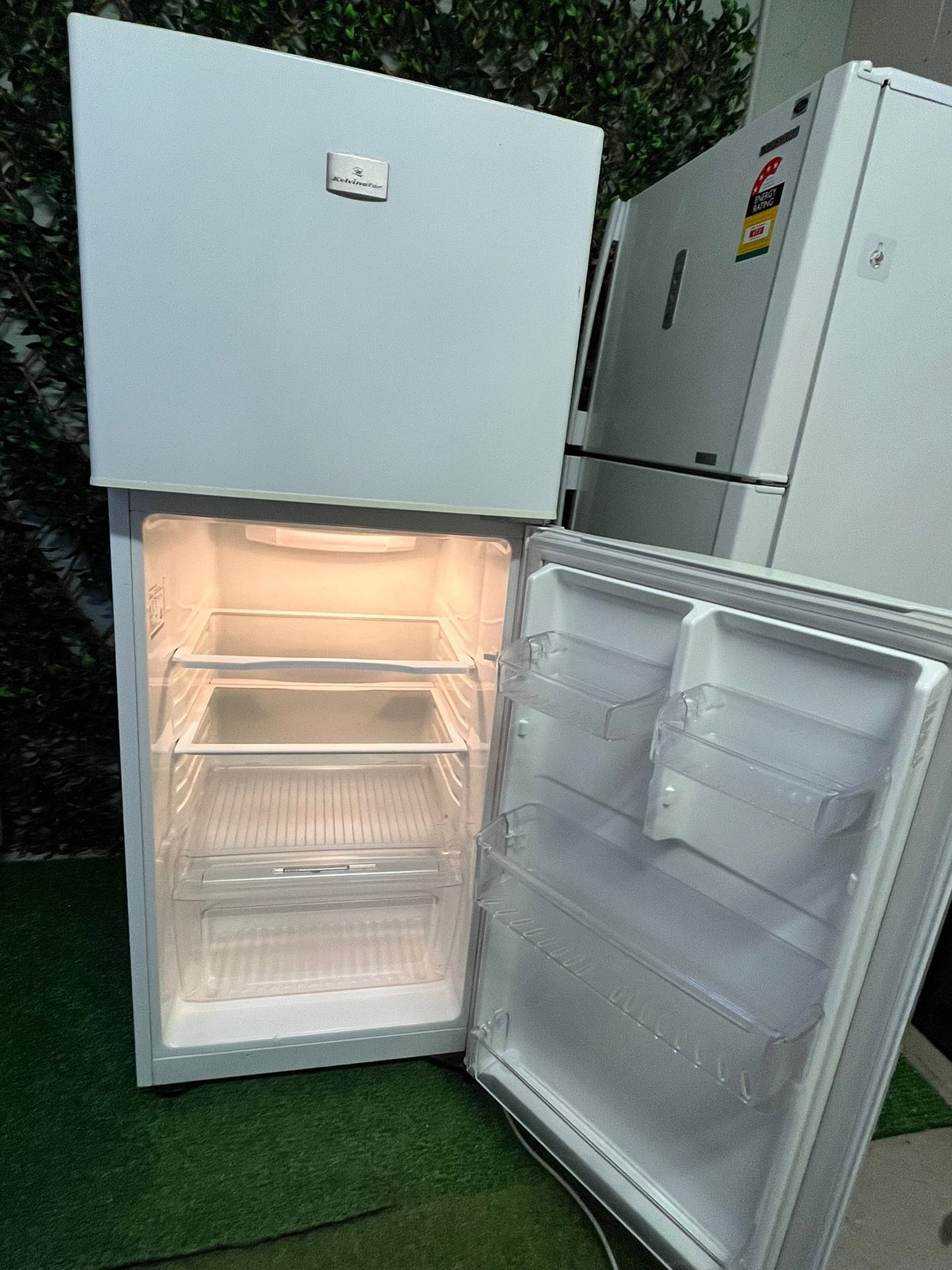 Kelvinator 280L Fridge – Model KTM2800WA-R