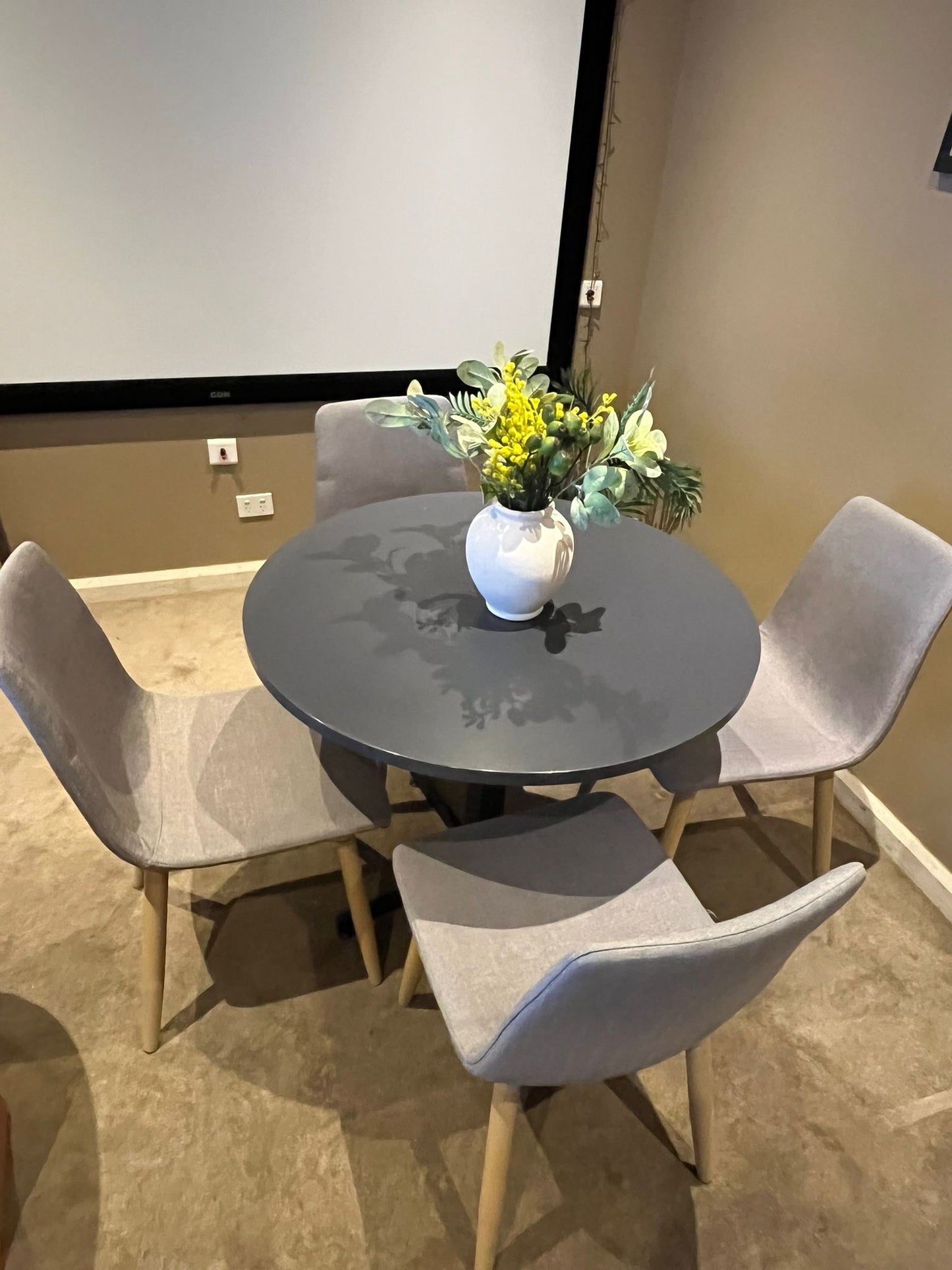 Modern Round Dining Set – 4 Chairs | Elegant Style