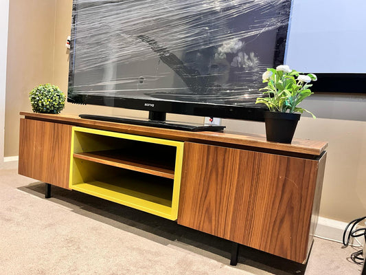 Retro-Style TV Unit + Coffee Table – Unique Look!