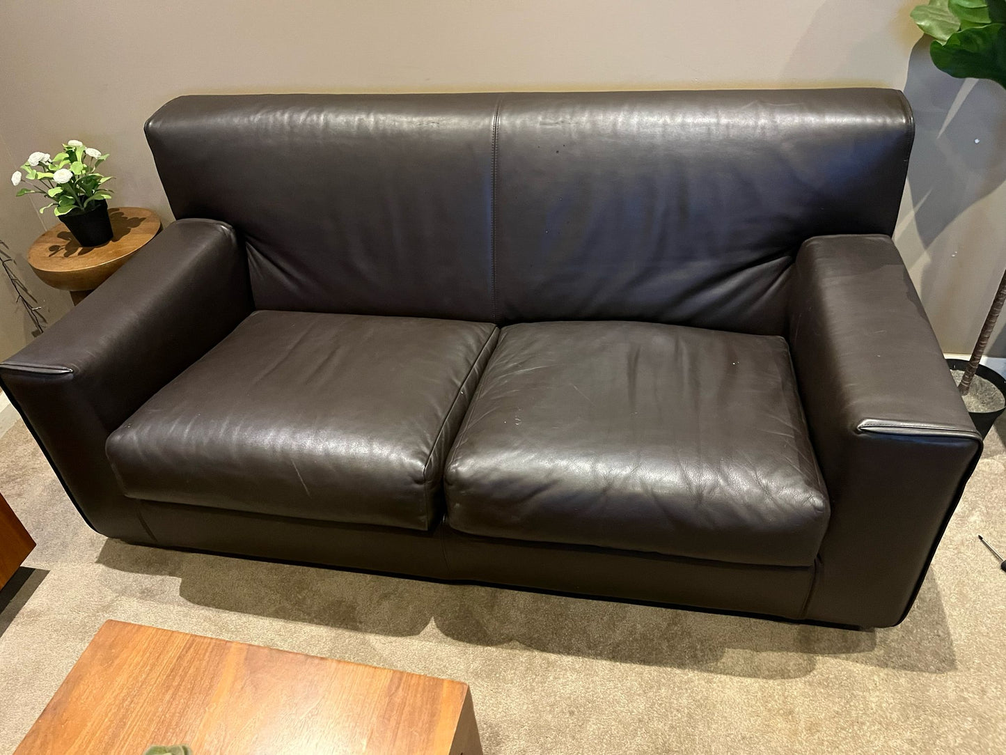 Beautiful living room set !!! Couch , tv unit , coffee table !! FREE DELIVERY!!!