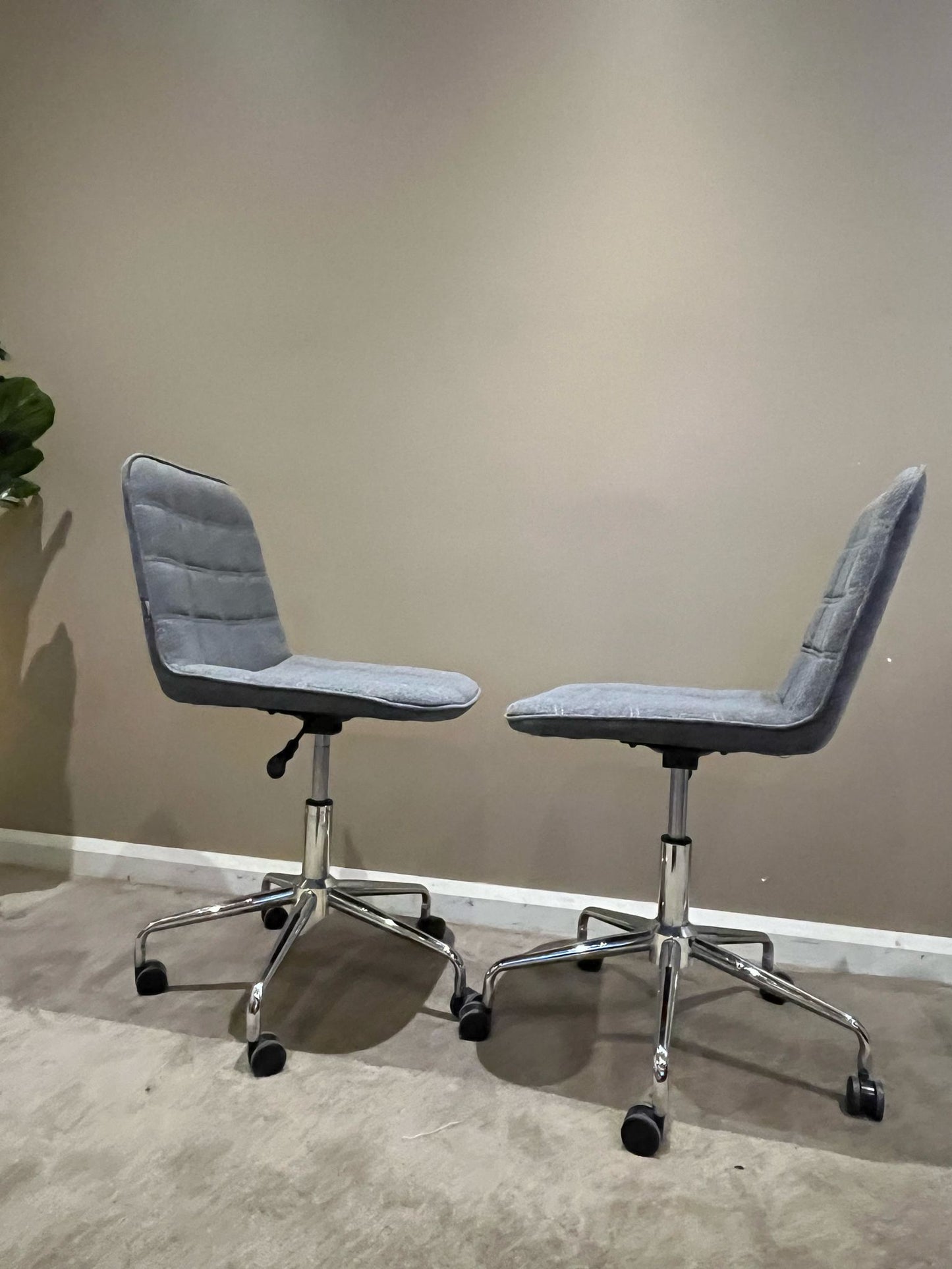 Set of 2 Grey Office Chairs – Adjustable Height & Wheels