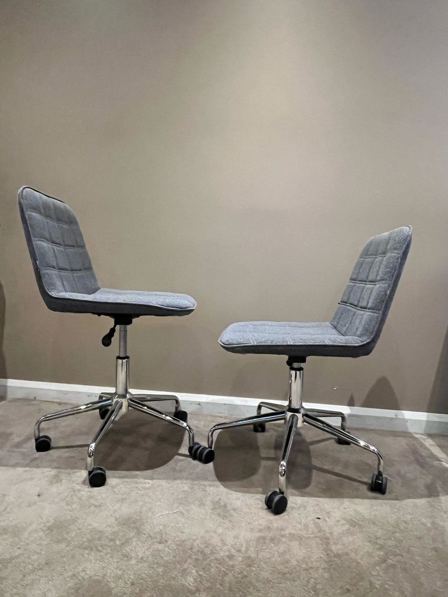 Set of 2 Grey Office Chairs – Adjustable Height & Wheels
