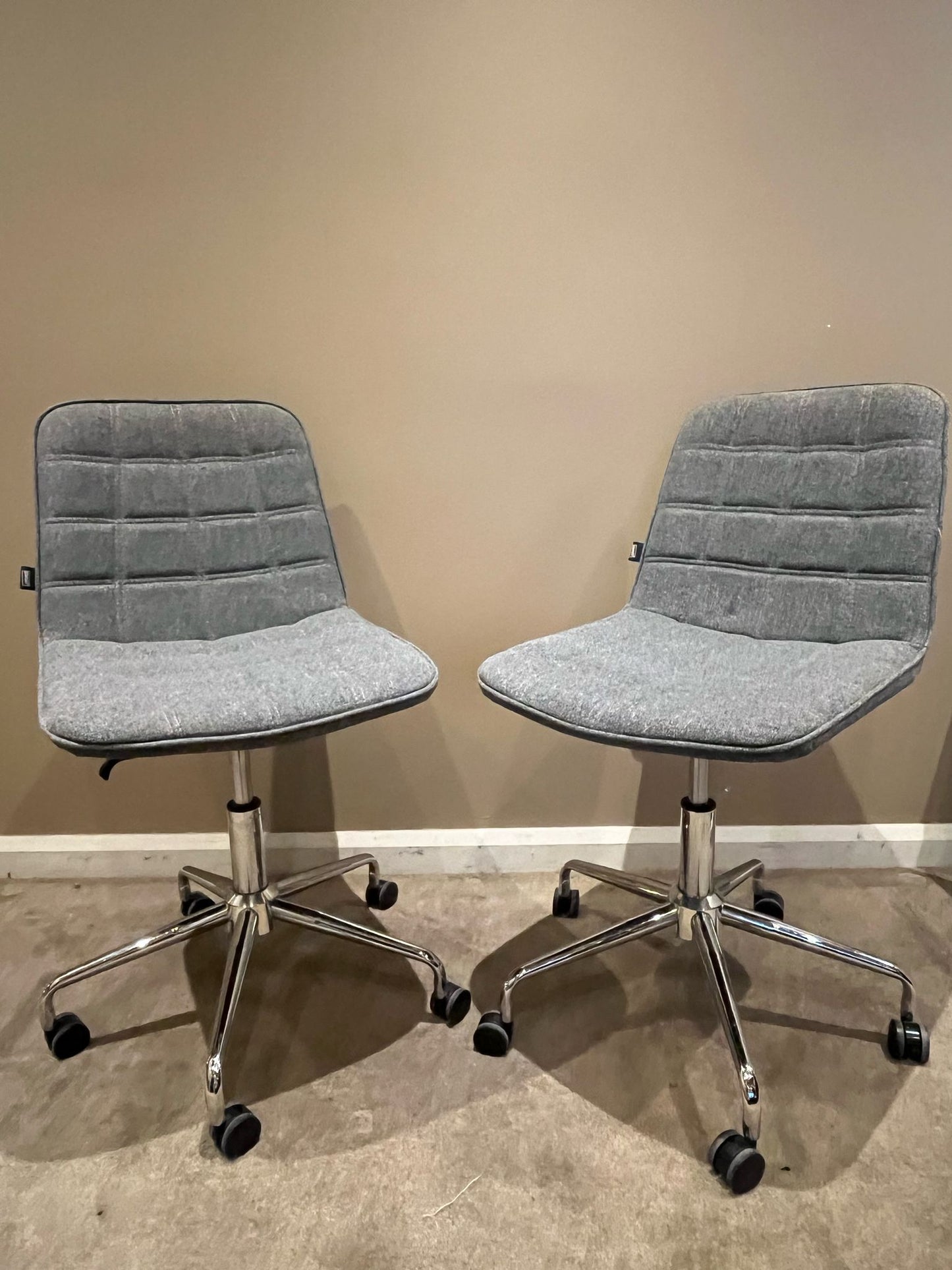 Set of 2 Grey Office Chairs – Adjustable Height & Wheels