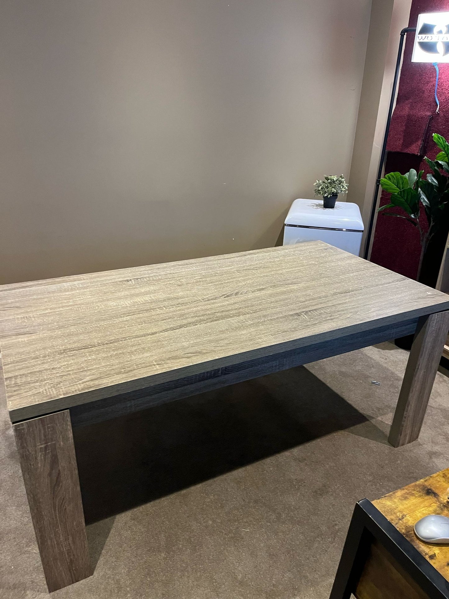 🍴 Modern Dining Table with 4 Chairs – Spacious and Stylish
