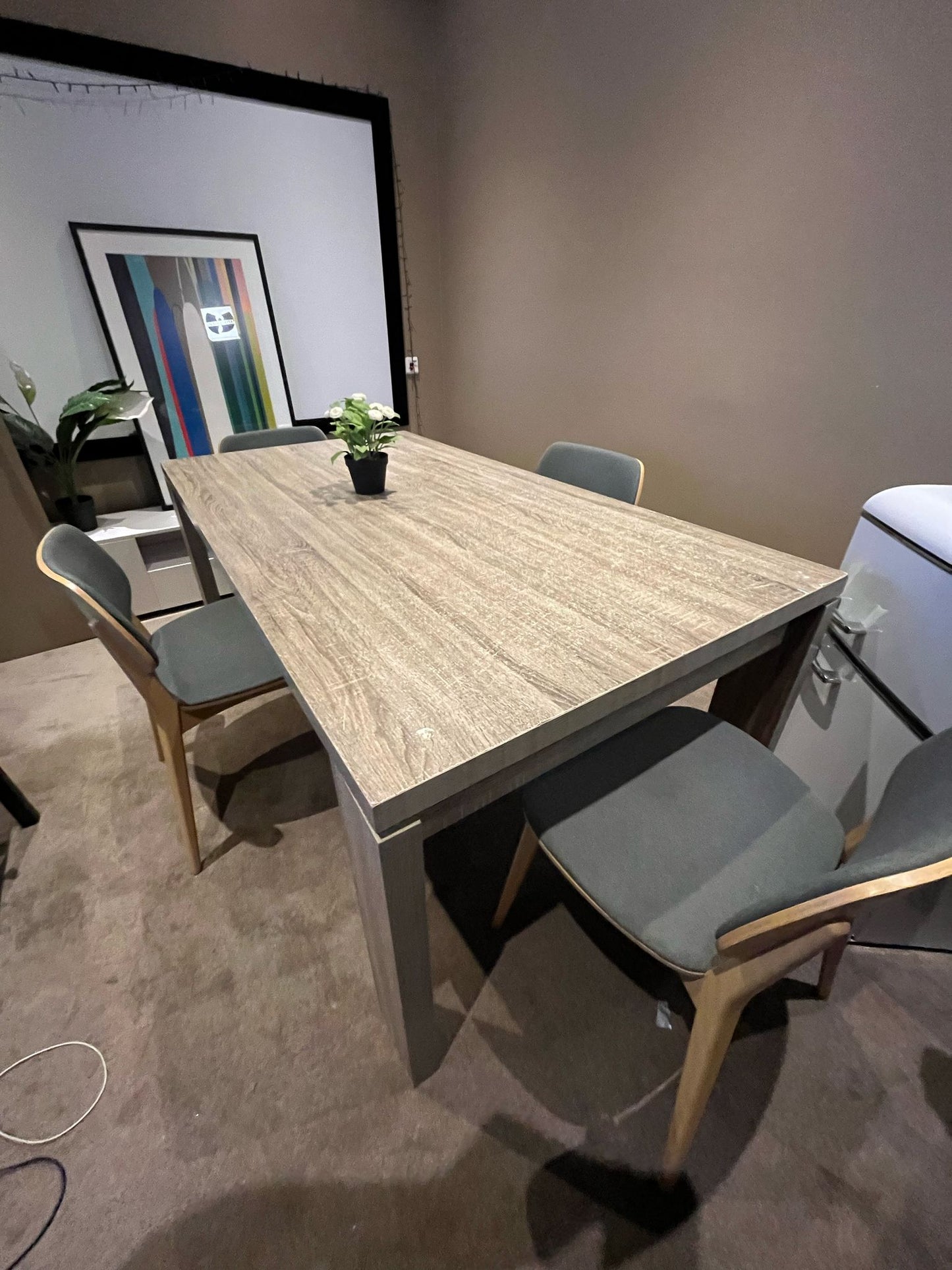 🍴 Modern Dining Table with 4 Chairs – Spacious and Stylish