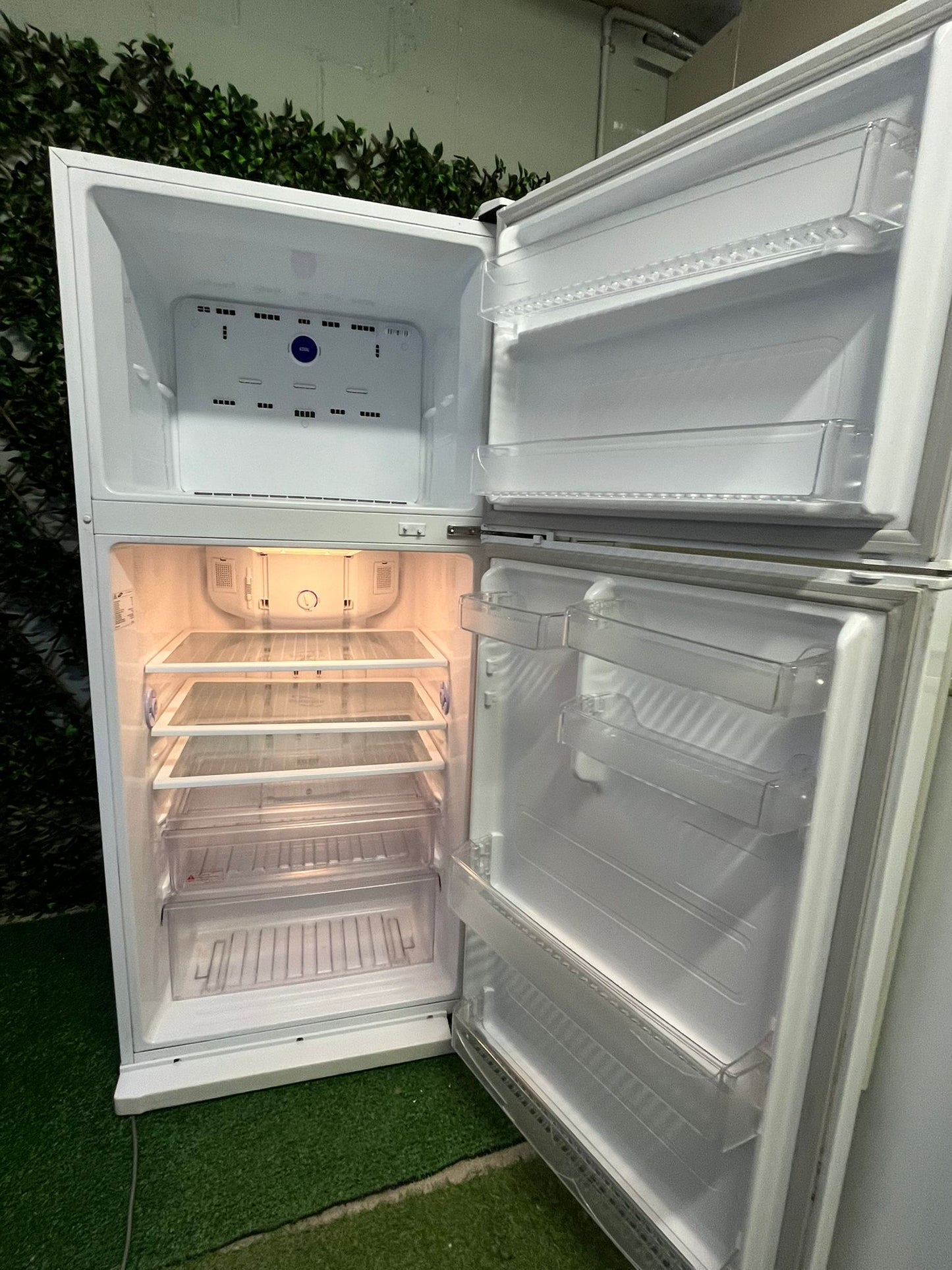 Samsung Refrigerator 423L – Model SR423NXB