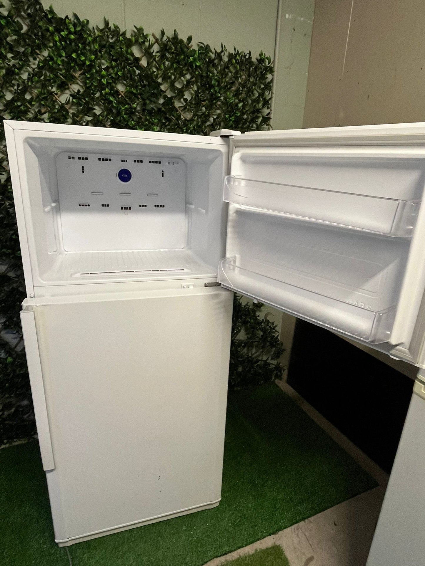 Samsung Refrigerator 423L – Model SR423NXB