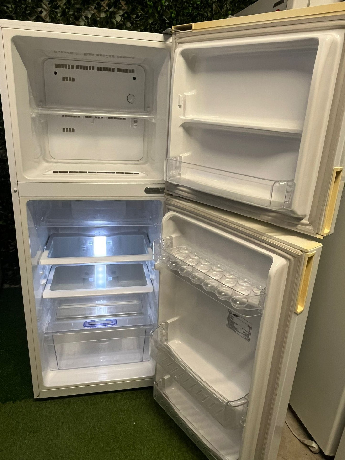 Samsung 216L Top Mount Fridge – Great Condition