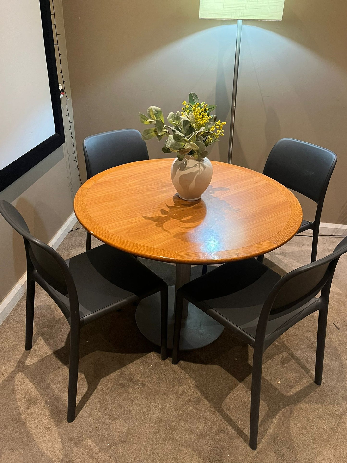 ✨ MODERN DINING SET – ROUND TABLE + 4 CHAIRS ✨