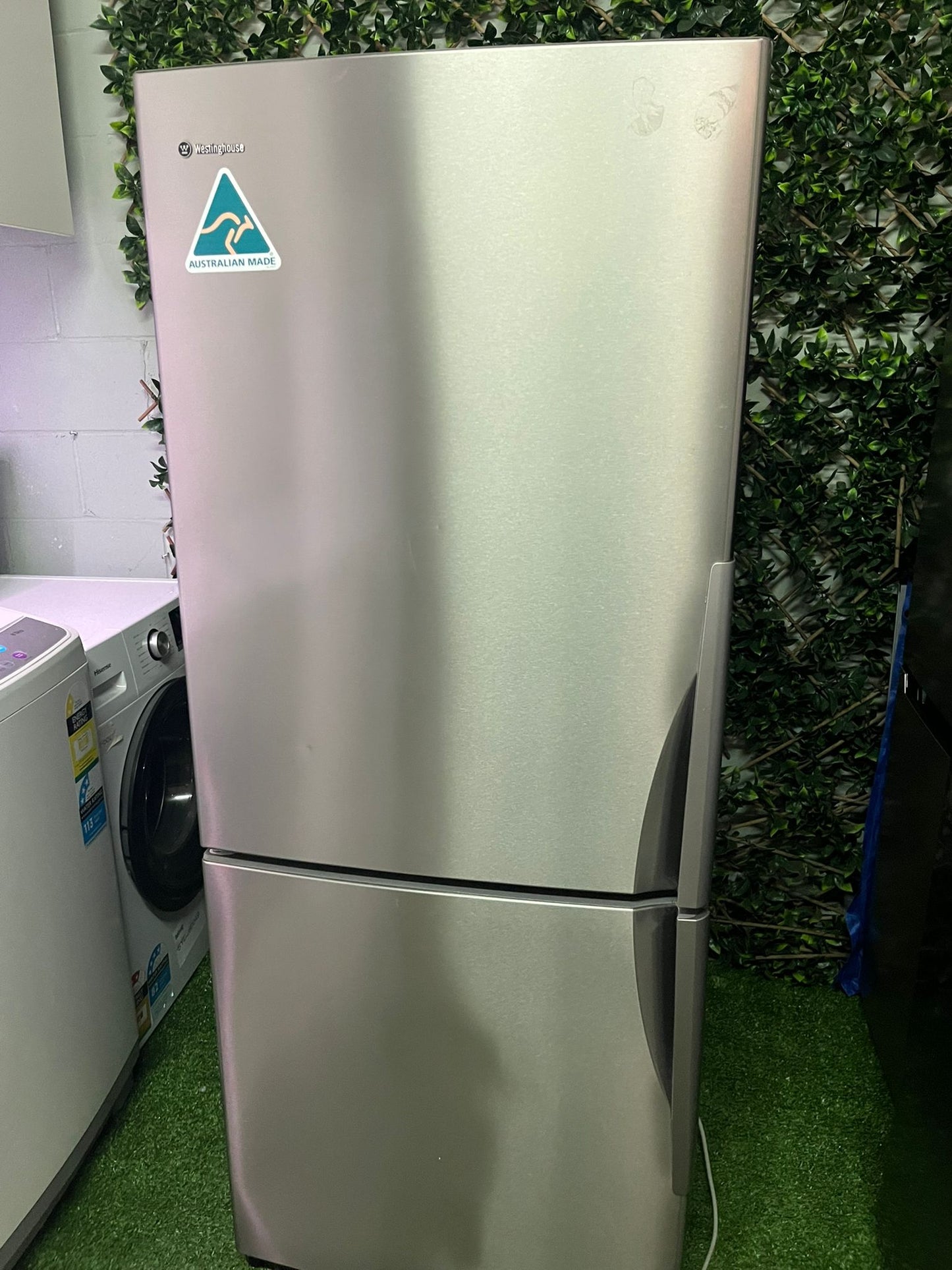 🔹 WESTINGHOUSE FRIDGE – 370L STAINLESS STEEL 🔹