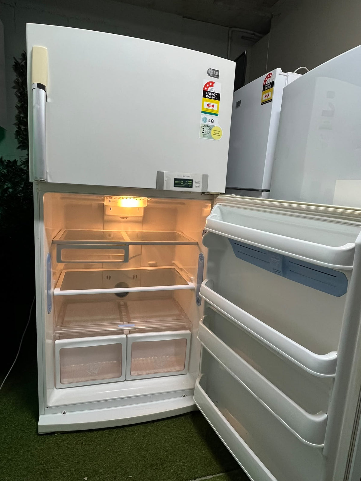 LG 563L Refrigerator / Freezer