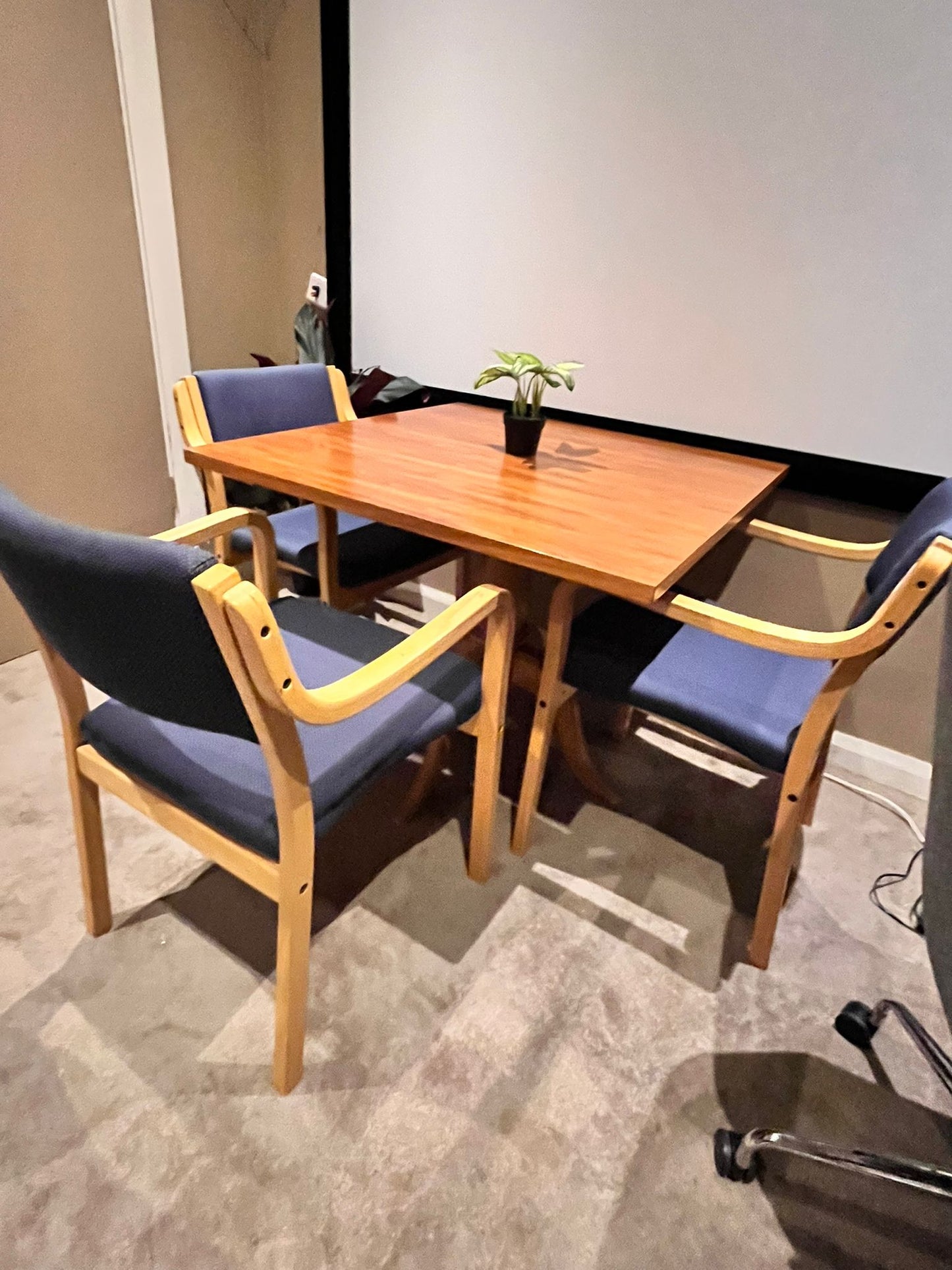 HOT SALE 🔥!! Dining Table with 3 Chairs – Modern & Elegant Style!!